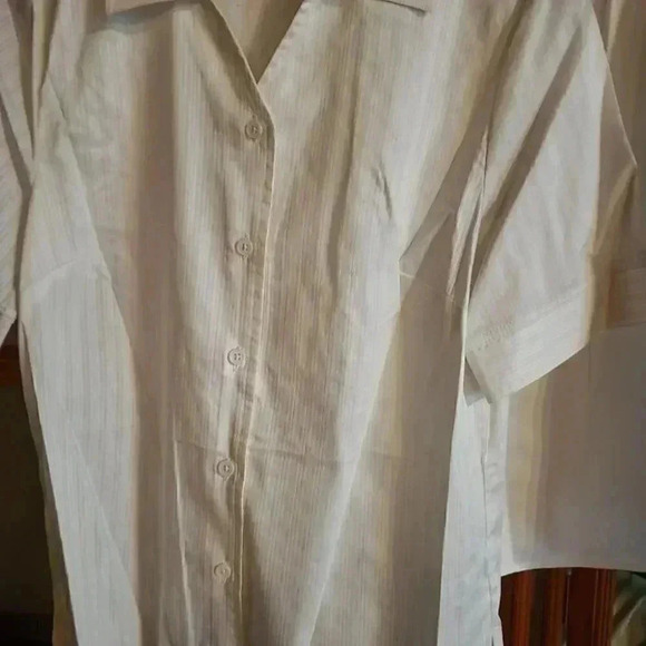 2 Crisp New White SS Summer  Blouses by George in XS NWOT - Picture 2 of 8
